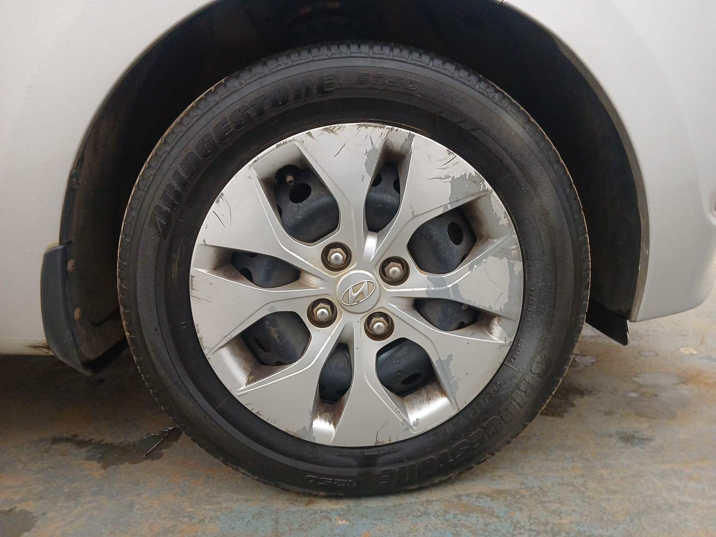 Used 2014 Hyundai Xcent S 1.2 Petrol Manual tyres RIGHT FRONT TYRE RIM VIEW