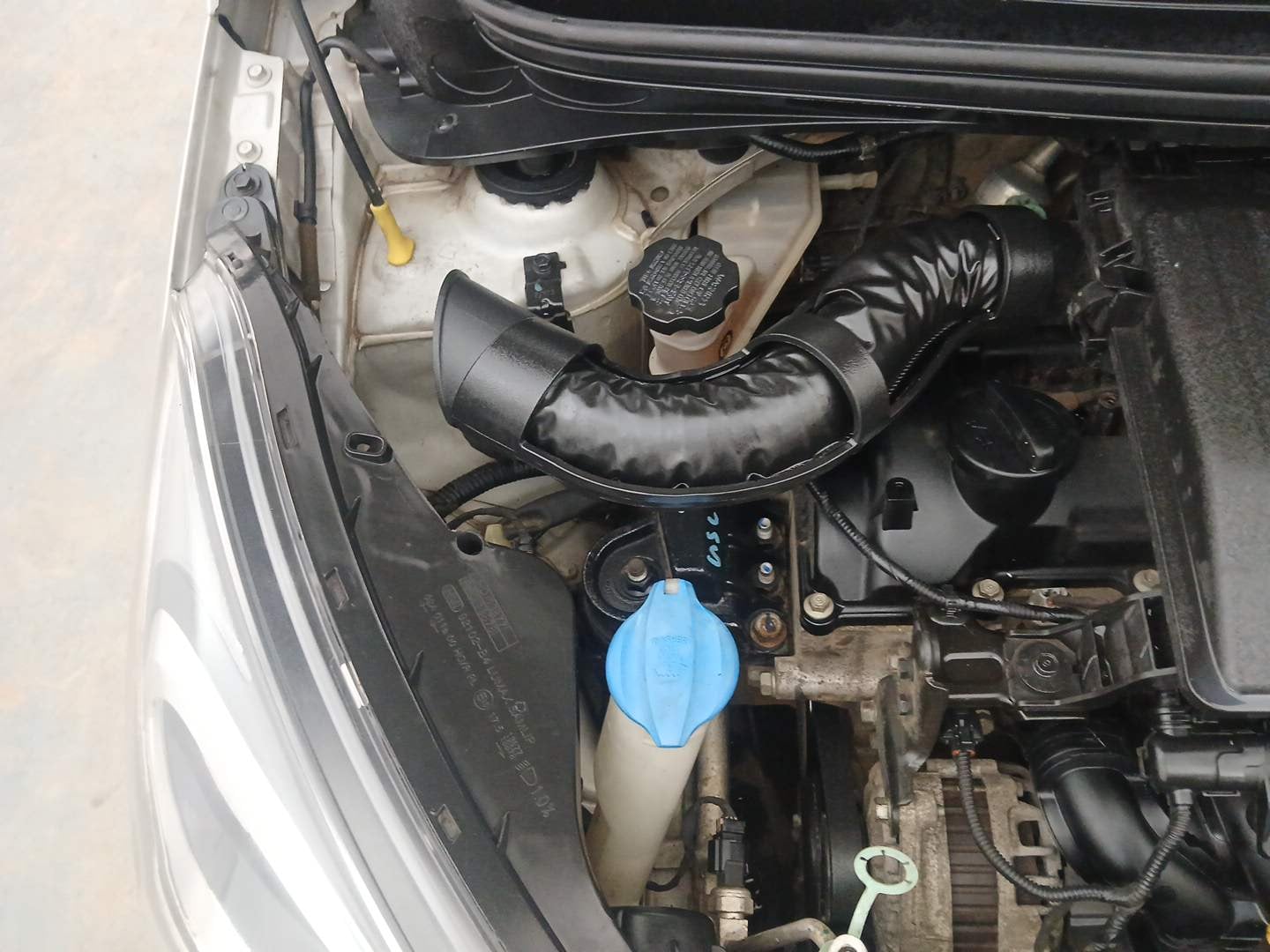 Used 2014 Hyundai Xcent S 1.2 Petrol Manual engine ENGINE RIGHT SIDE VIEW