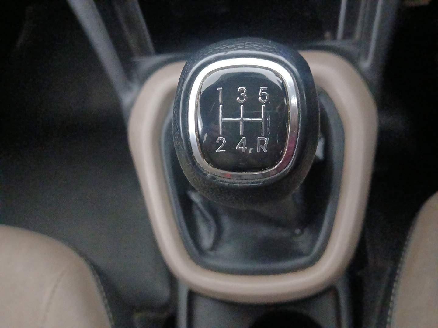 Used 2014 Hyundai Xcent S 1.2 Petrol Manual interior GEAR  KNOB VIEW