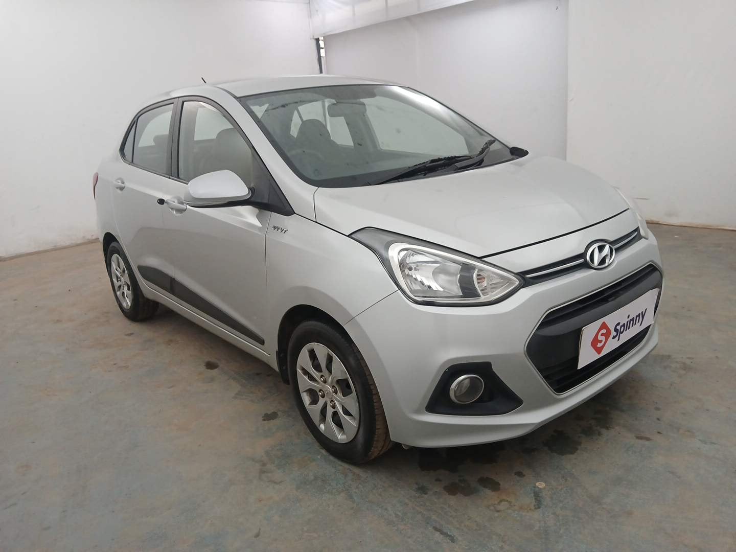 Used 2014 Hyundai Xcent S 1.2 Petrol Manual exterior RIGHT FRONT CORNER VIEW