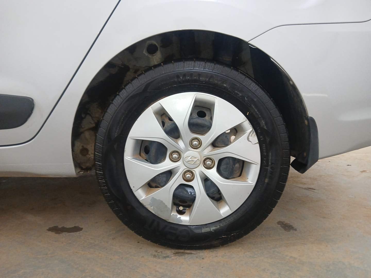 Used 2014 Hyundai Xcent S 1.2 Petrol Manual tyres LEFT REAR TYRE RIM VIEW