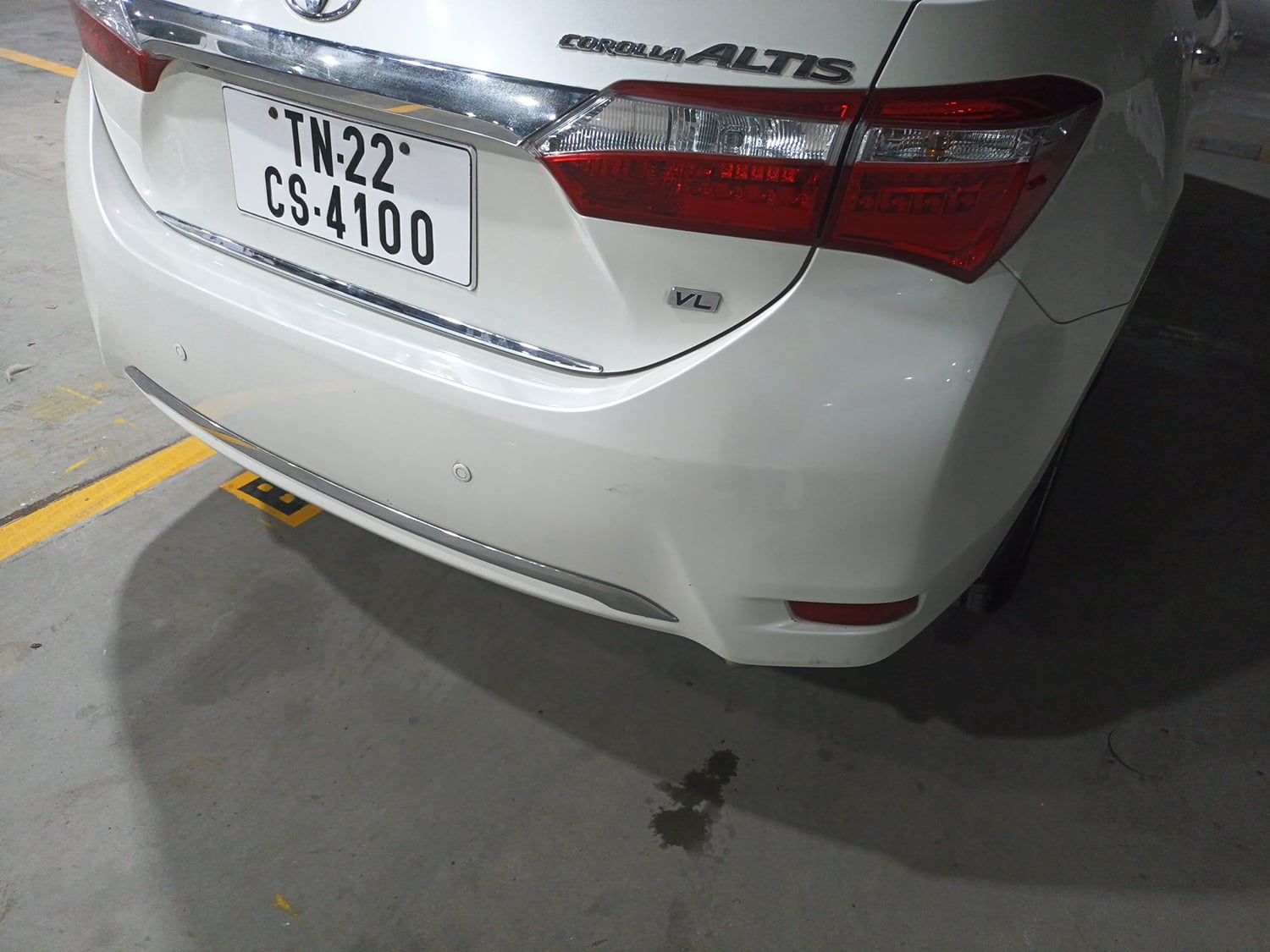 Used 2015 Toyota Corolla Altis VL AT Petrol Petrol Automatic dents MINOR SCRATCH