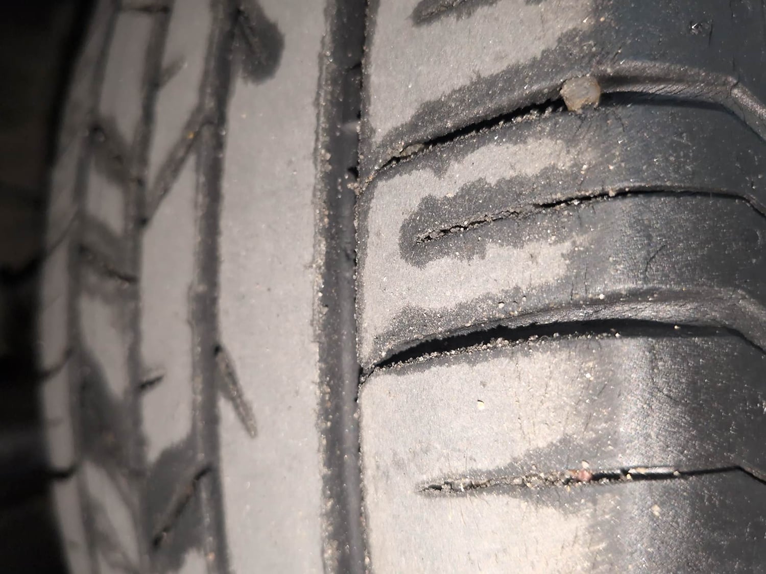 Used 2023 Hyundai i20 Sportz 1.2 MT Petrol Manual tyres LEFT FRONT TYRE TREAD VIEW