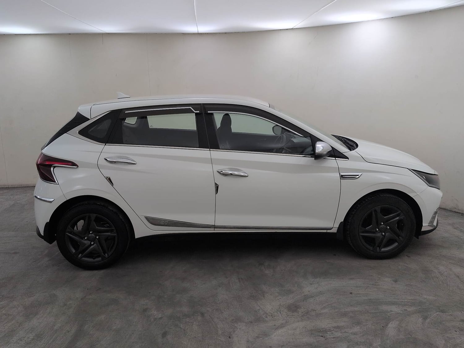 Used 2023 Hyundai i20 Sportz 1.2 MT Petrol Manual exterior RIGHT SIDE VIEW