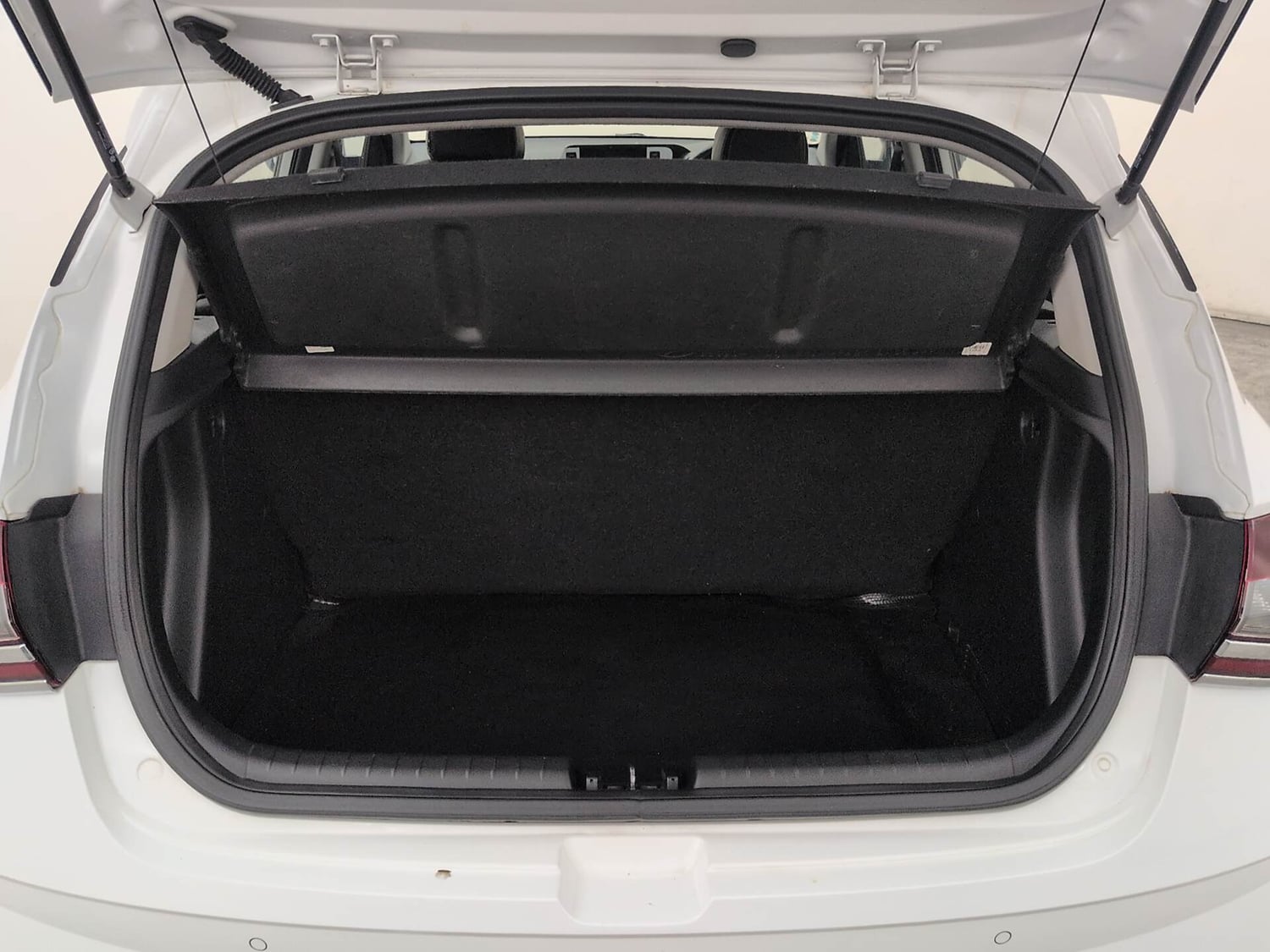 Used 2023 Hyundai i20 Sportz 1.2 MT Petrol Manual interior DICKY INSIDE VIEW