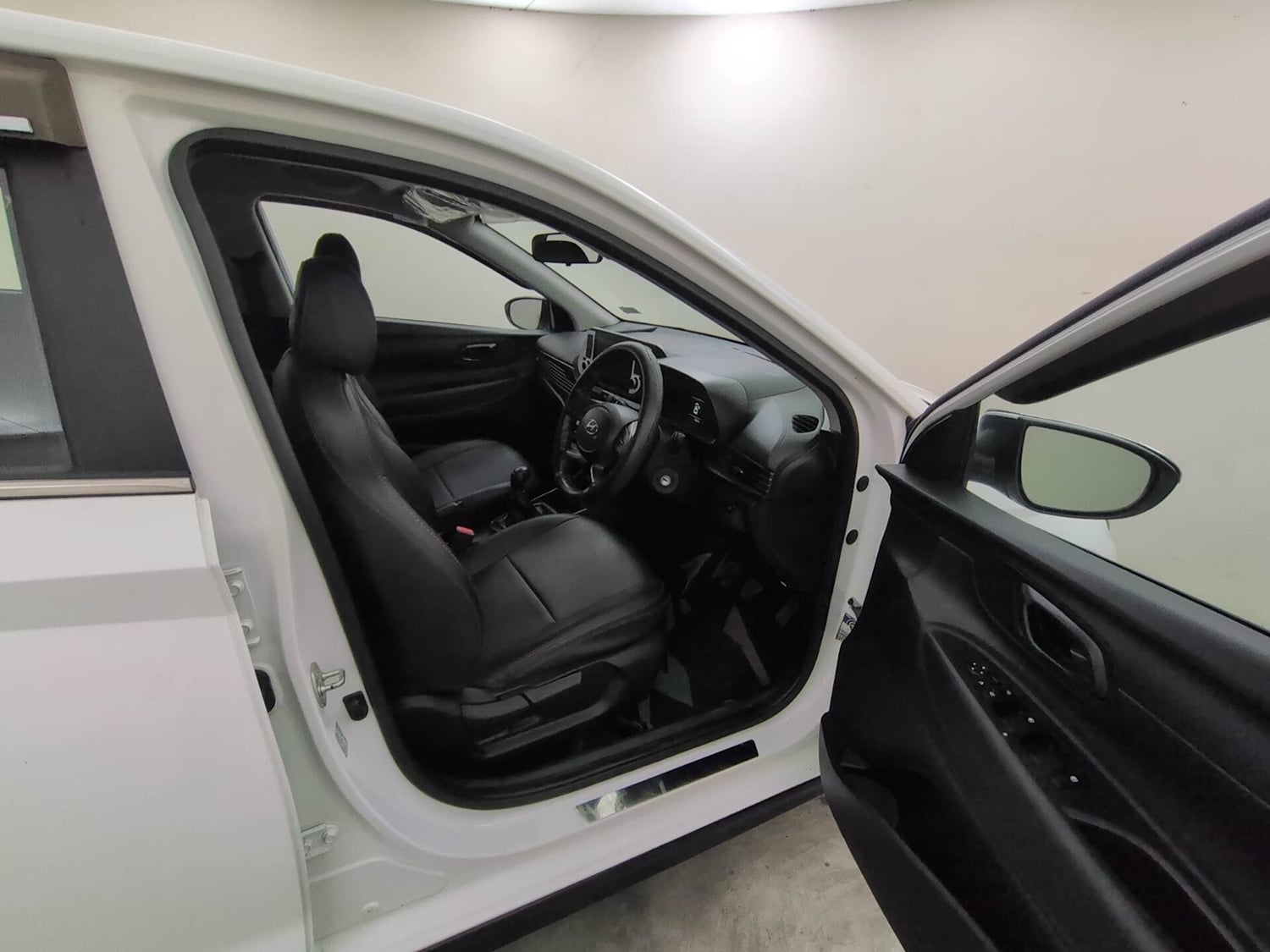 Used 2023 Hyundai i20 Sportz 1.2 MT Petrol Manual interior RIGHT SIDE FRONT DOOR CABIN VIEW