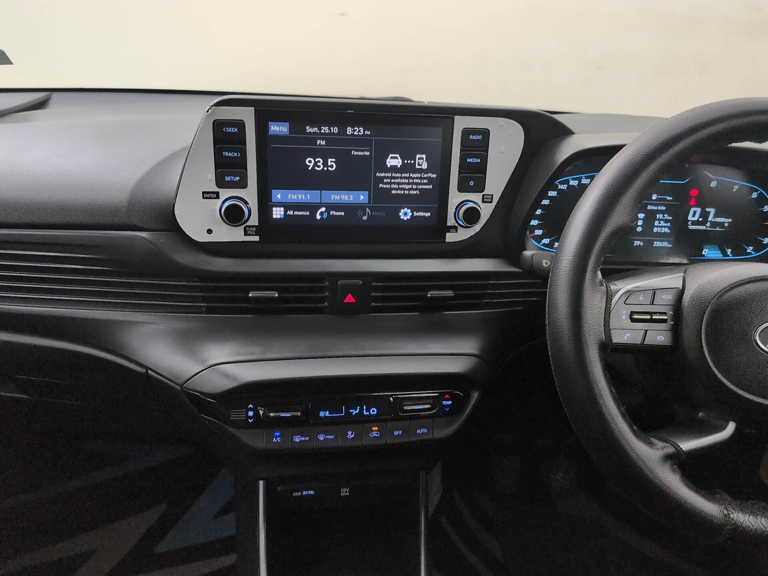 Used 2023 Hyundai i20 Sportz 1.2 MT Petrol Manual interior MUSIC SYSTEM & AC CONTROL VIEW
