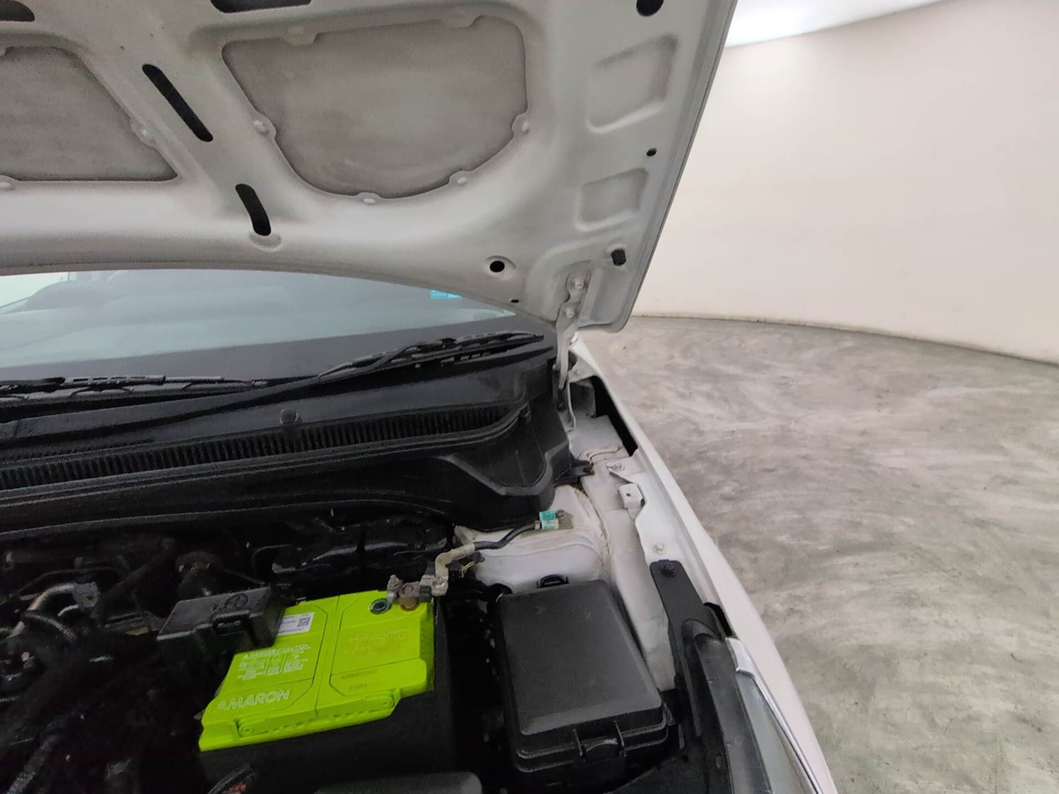 Used 2023 Hyundai i20 Sportz 1.2 MT Petrol Manual engine ENGINE LEFT SIDE HINGE & APRON VIEW
