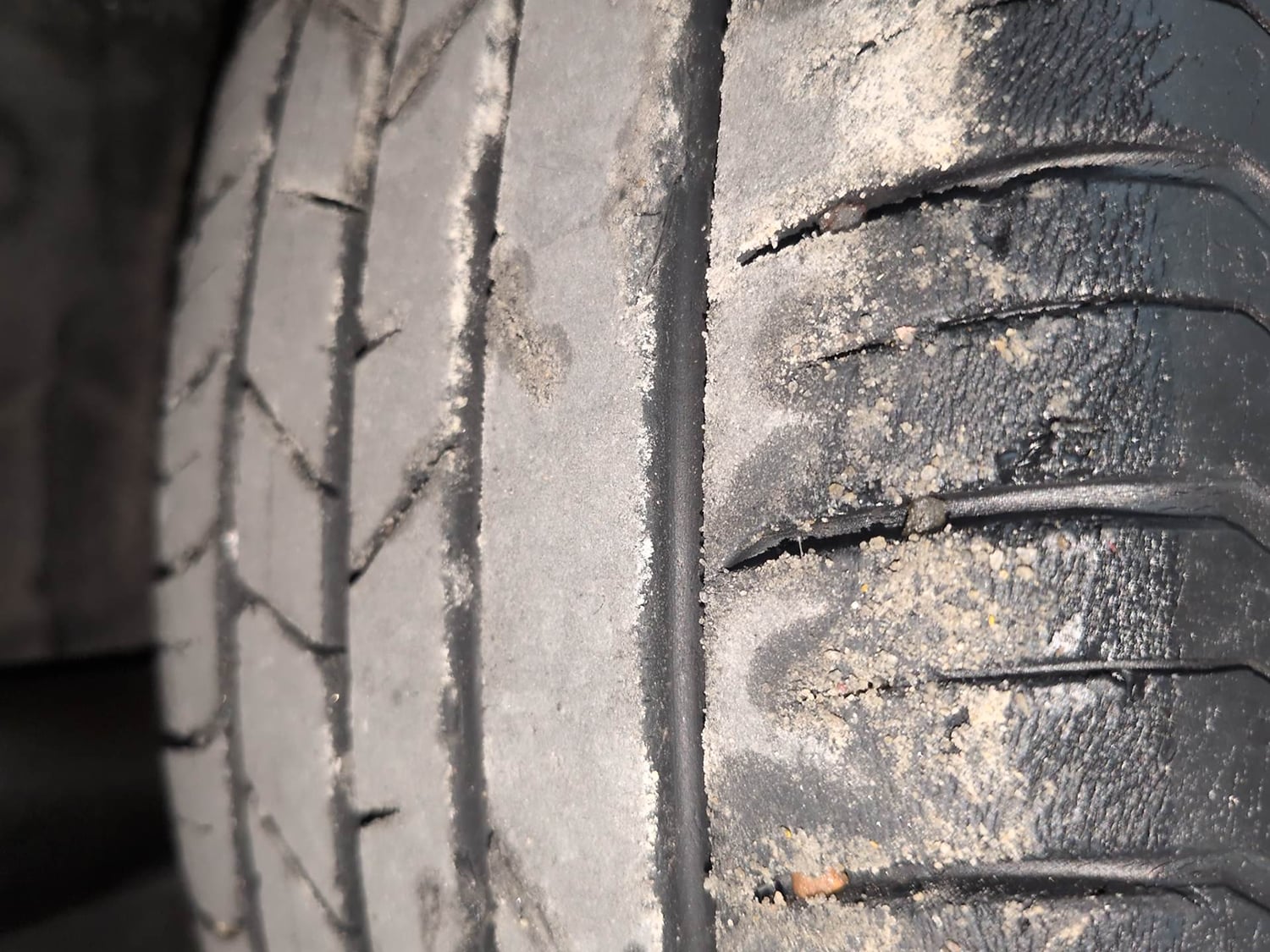 Used 2023 Hyundai i20 Sportz 1.2 MT Petrol Manual tyres RIGHT REAR TYRE TREAD VIEW