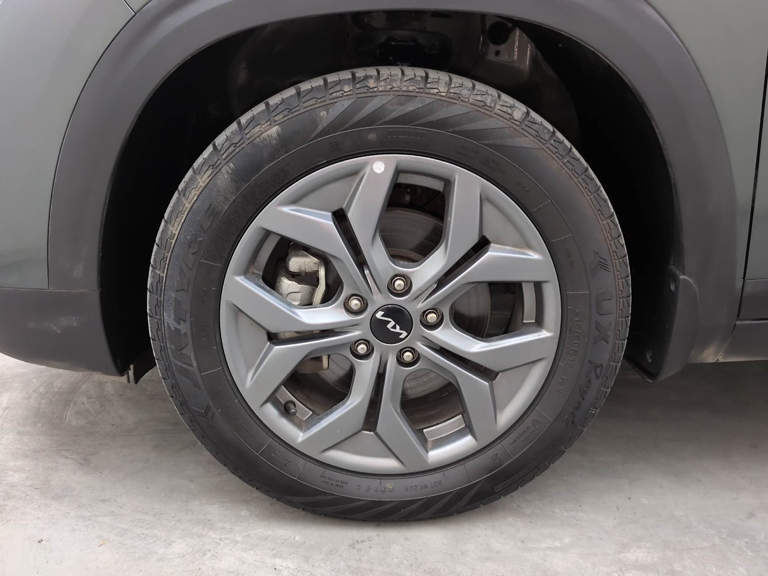 Used 2024 Kia Seltos HTX 1.5 Petrol MT Petrol Manual tyres LEFT FRONT TYRE RIM VIEW