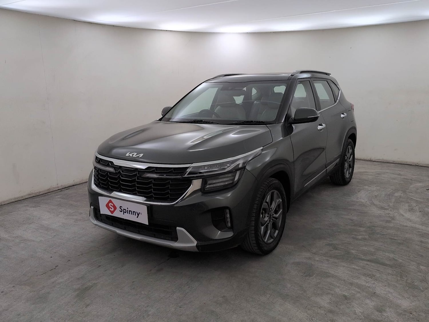 Used 2024 Kia Seltos HTX 1.5 Petrol MT Petrol Manual exterior LEFT FRONT CORNER VIEW