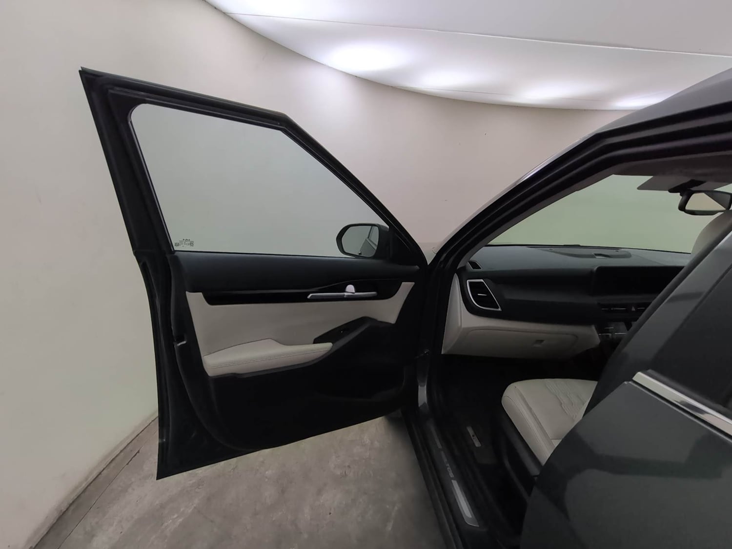 Used 2024 Kia Seltos HTX 1.5 Petrol MT Petrol Manual interior LEFT FRONT DOOR OPEN VIEW