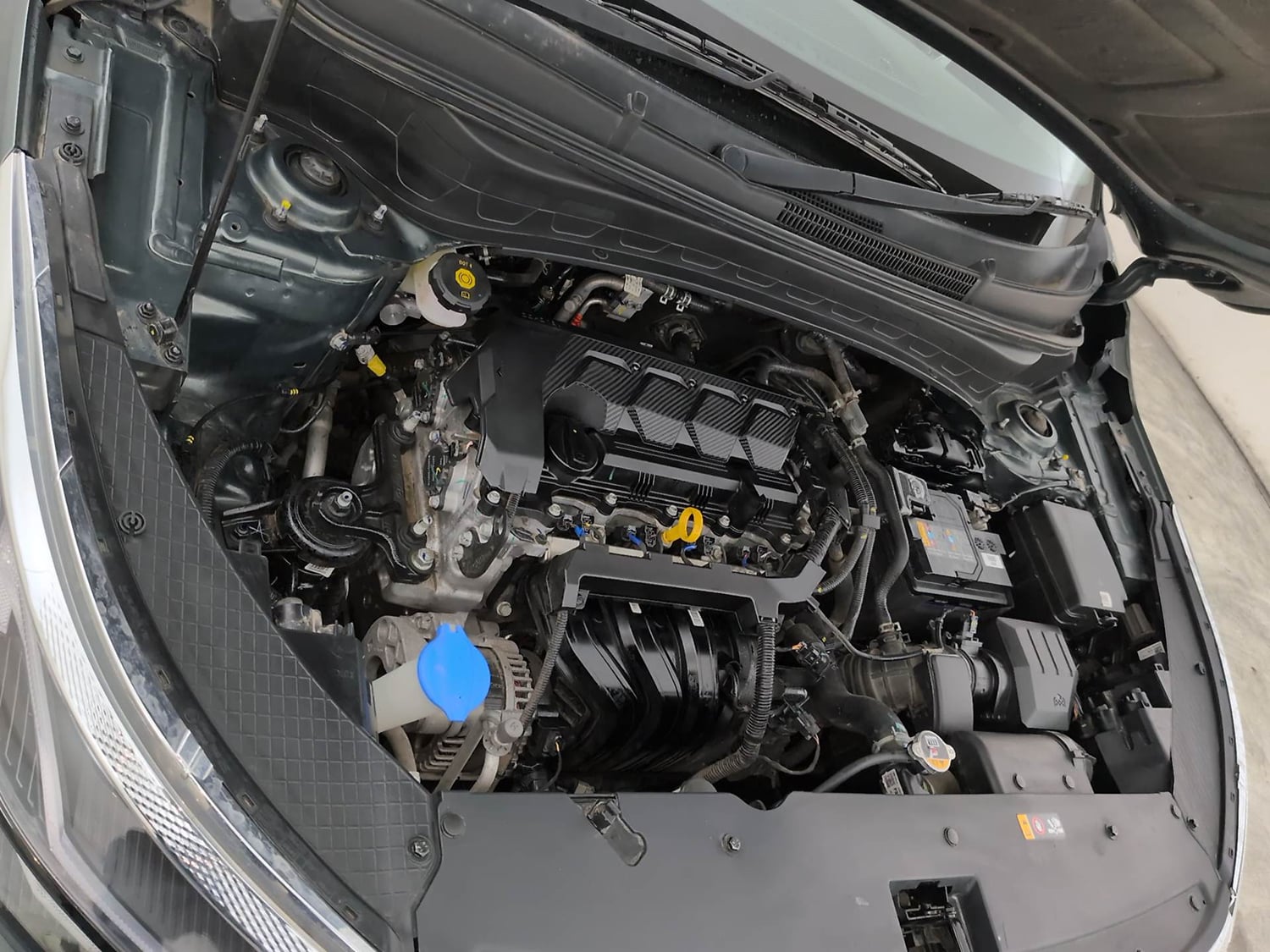 Used 2024 Kia Seltos HTX 1.5 Petrol MT Petrol Manual engine ENGINE RIGHT SIDE VIEW