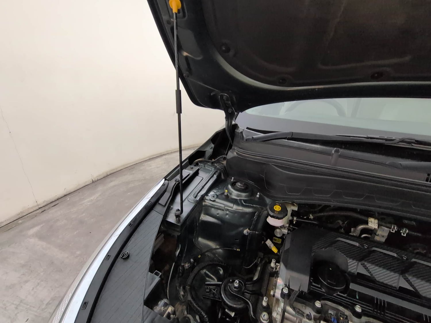 Used 2024 Kia Seltos HTX 1.5 Petrol MT Petrol Manual engine ENGINE RIGHT SIDE HINGE & APRON VIEW