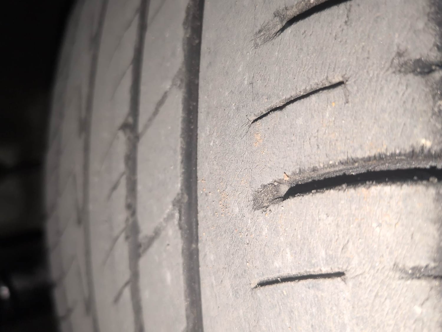 Used 2024 Kia Seltos HTX 1.5 Petrol MT Petrol Manual tyres RIGHT FRONT TYRE TREAD VIEW
