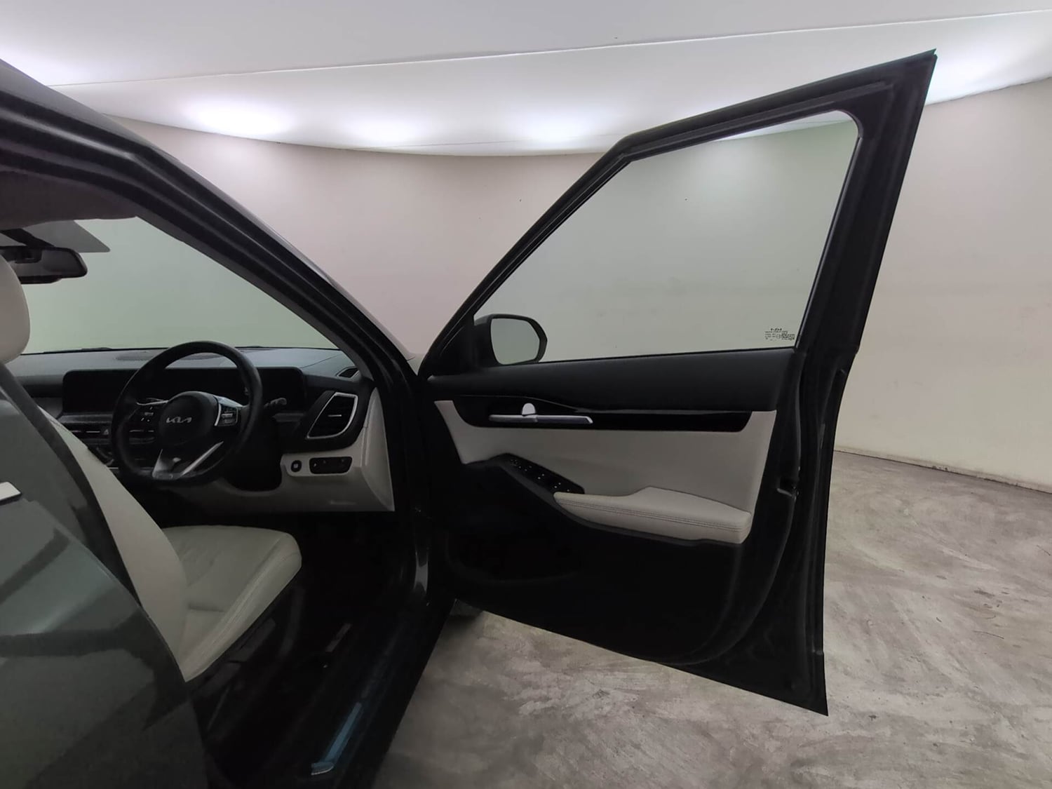 Used 2024 Kia Seltos HTX 1.5 Petrol MT Petrol Manual interior RIGHT FRONT DOOR OPEN VIEW