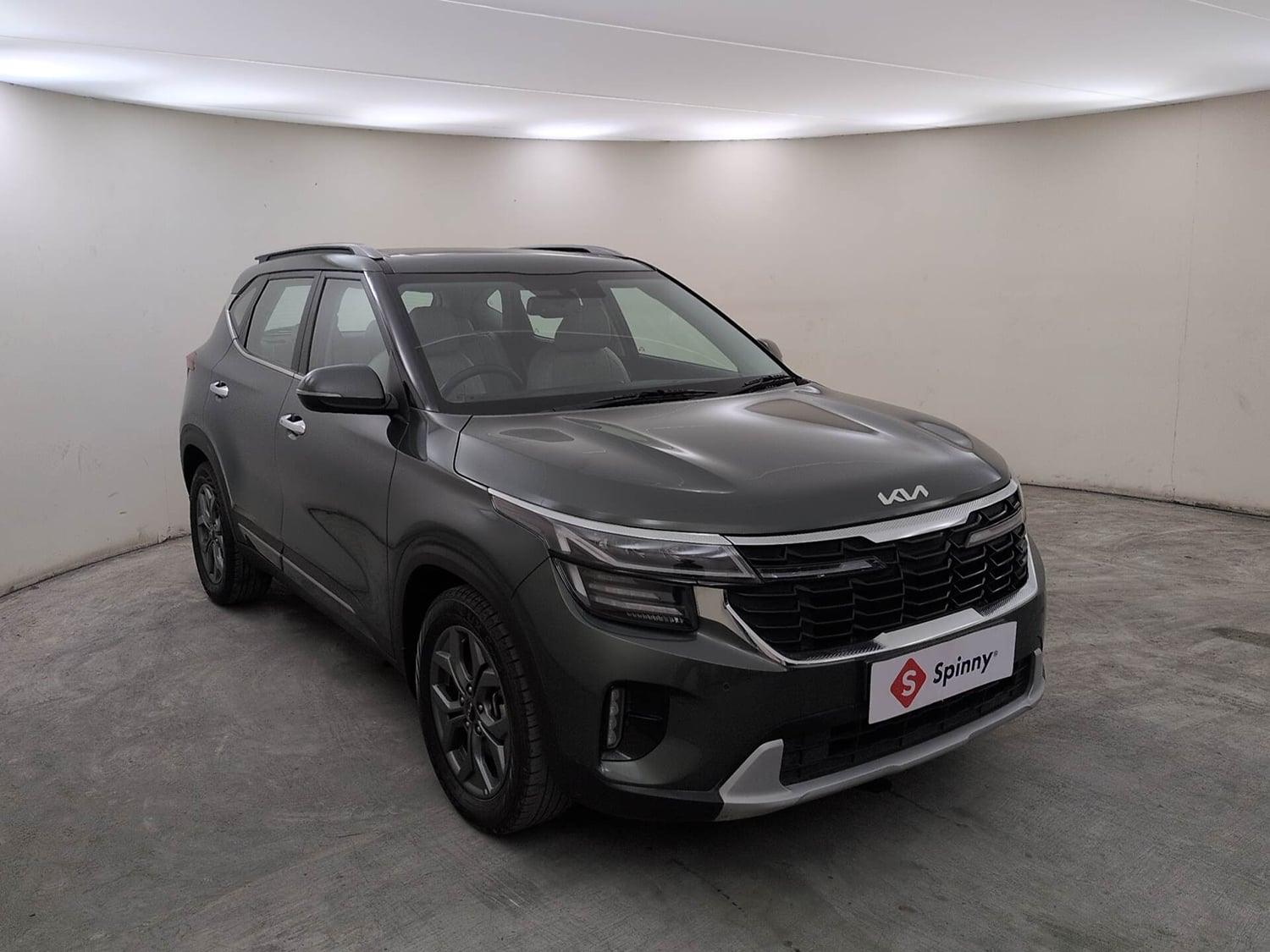 Used 2024 Kia Seltos HTX 1.5 Petrol MT Petrol Manual exterior RIGHT FRONT CORNER VIEW