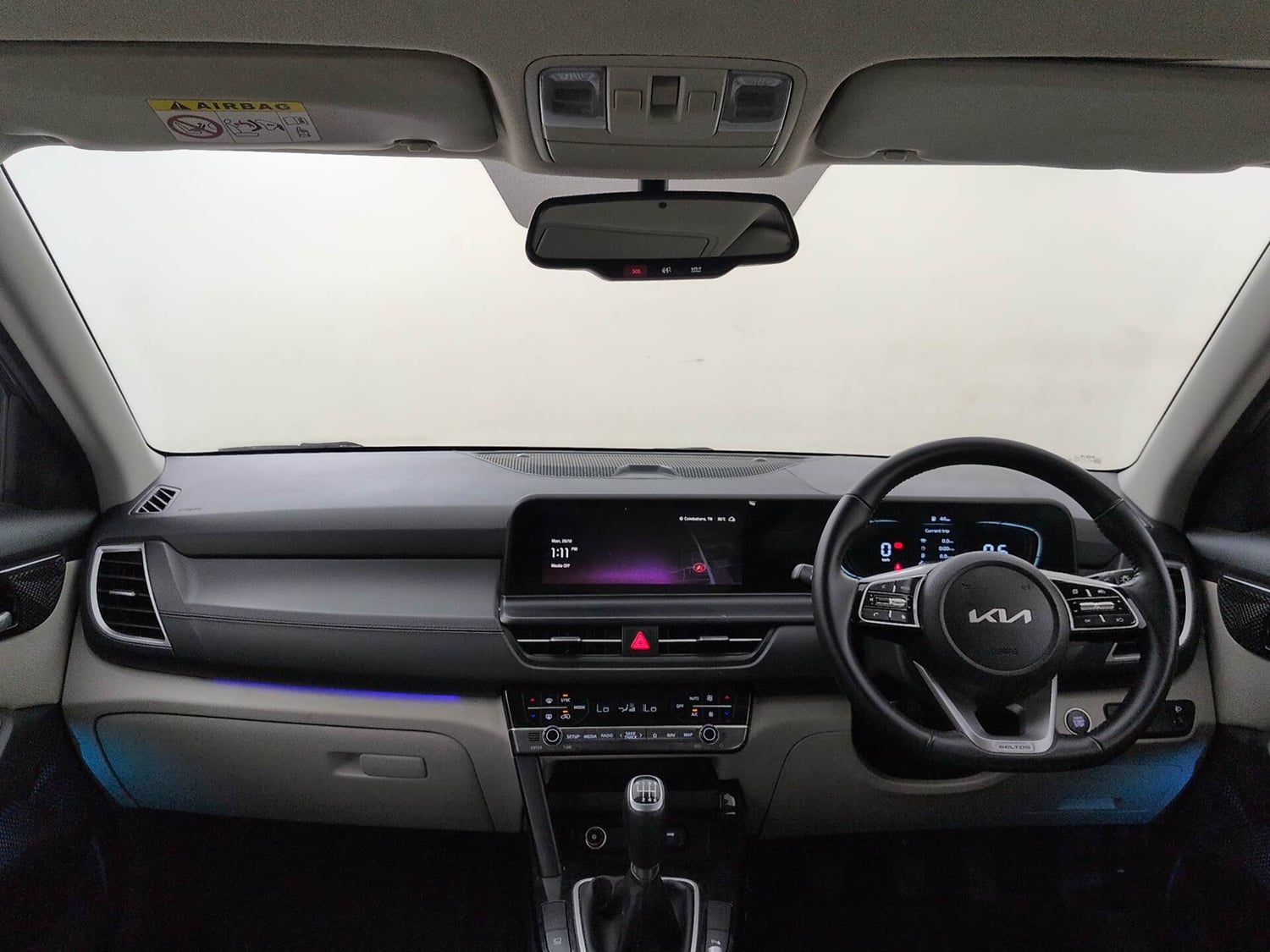 Used 2024 Kia Seltos HTX 1.5 Petrol MT Petrol Manual interior DASHBOARD VIEW