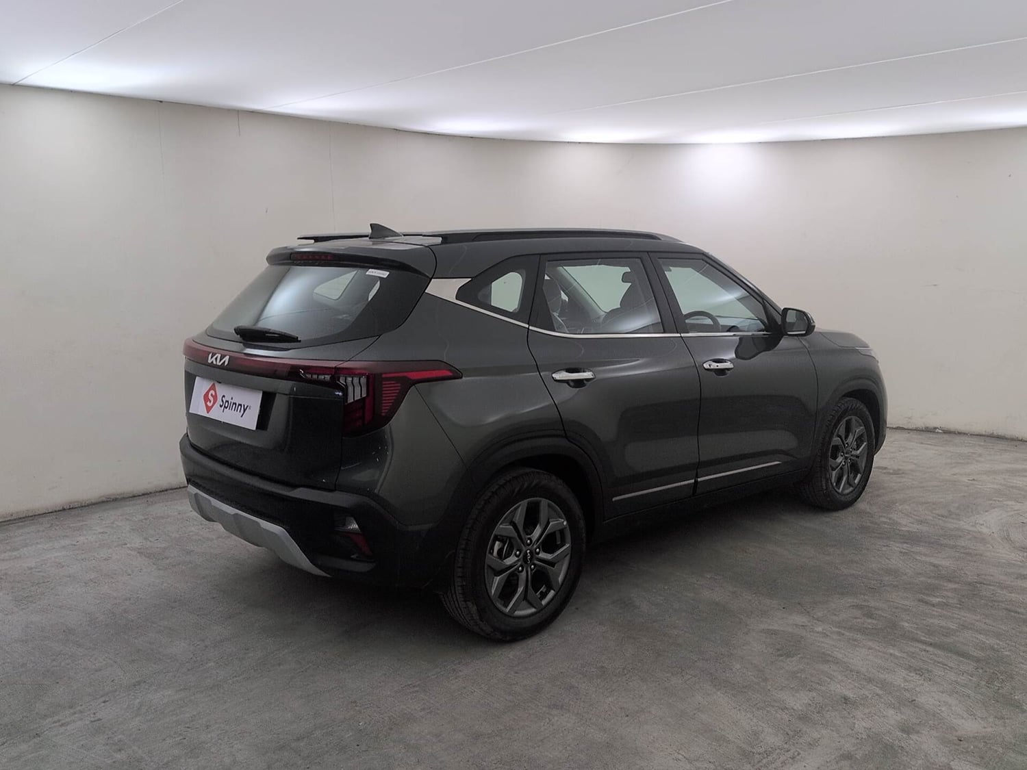 Used 2024 Kia Seltos HTX 1.5 Petrol MT Petrol Manual exterior RIGHT REAR CORNER VIEW