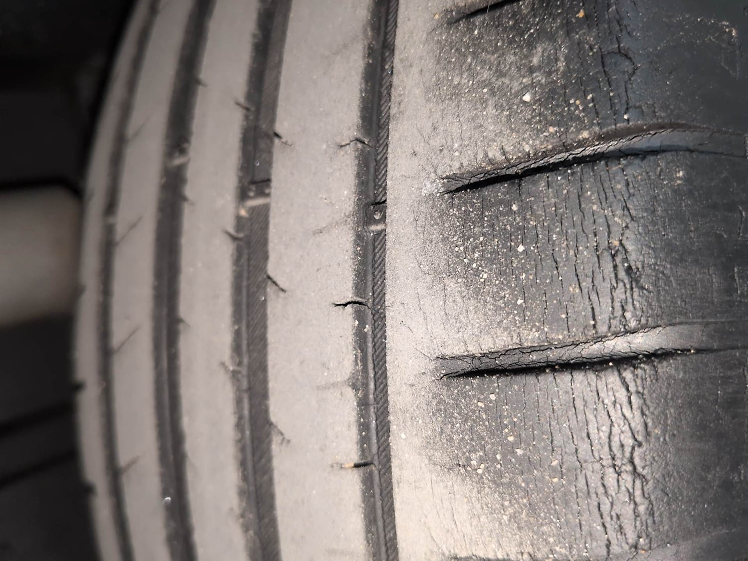 Used 2021 Ford Figo Titanium 1.2 Ti-VCT MT Petrol Manual tyres LEFT REAR TYRE TREAD VIEW