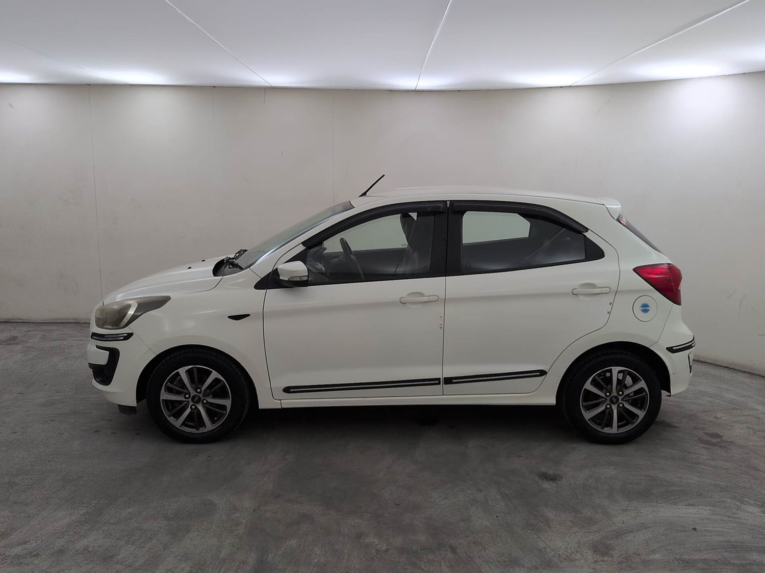 Used 2021 Ford Figo Titanium 1.2 Ti-VCT MT Petrol Manual exterior LEFT SIDE VIEW