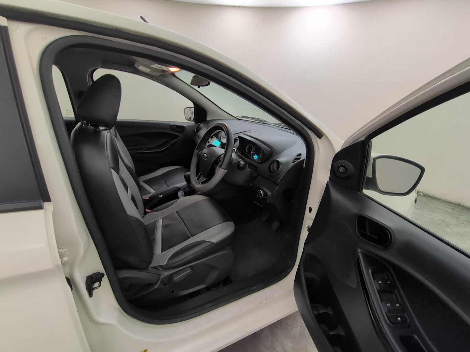 Used 2021 Ford Figo Titanium 1.2 Ti-VCT MT Petrol Manual interior RIGHT SIDE FRONT DOOR CABIN VIEW