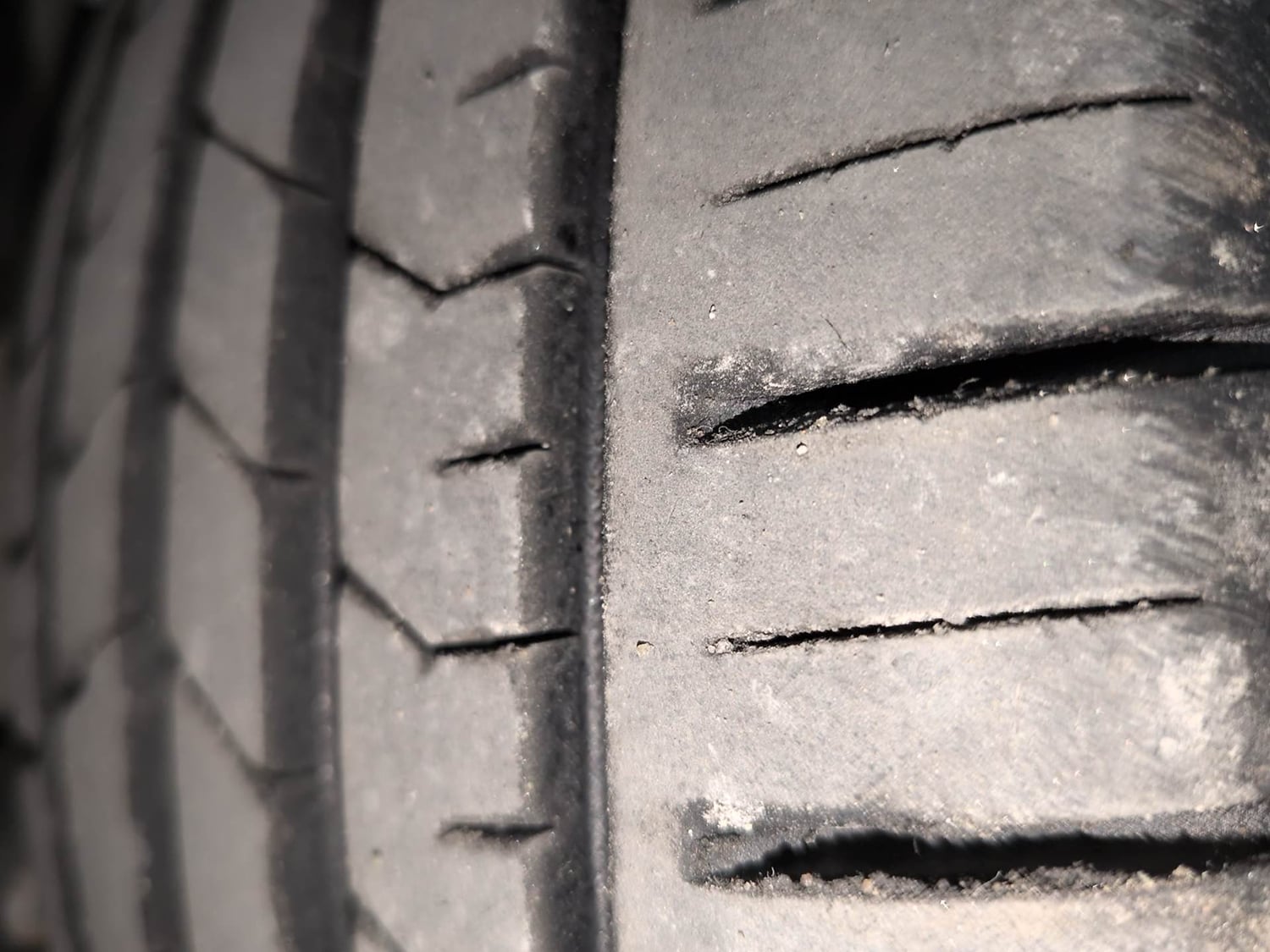 Used 2021 Ford Figo Titanium 1.2 Ti-VCT MT Petrol Manual tyres RIGHT FRONT TYRE TREAD VIEW