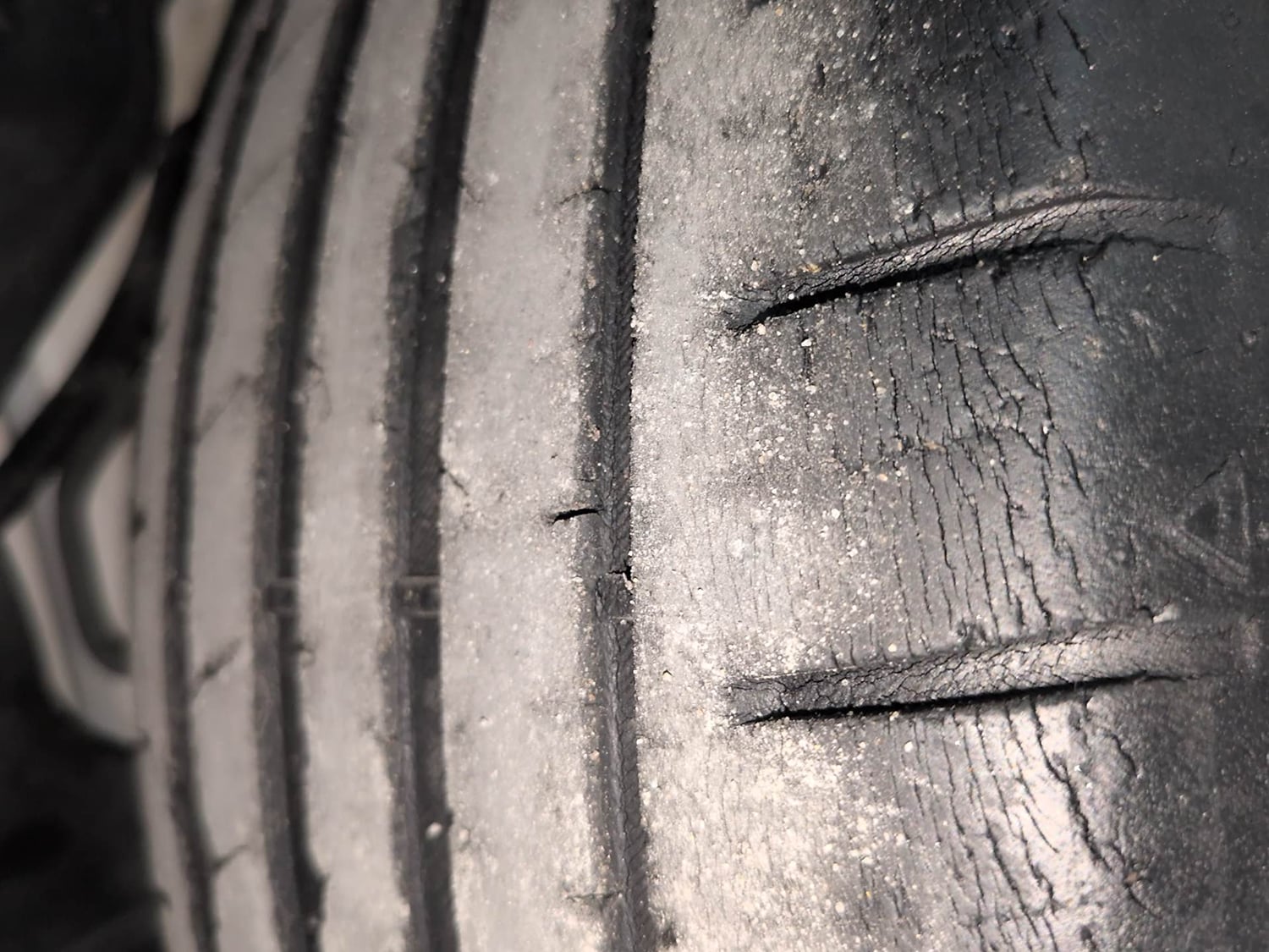Used 2021 Ford Figo Titanium 1.2 Ti-VCT MT Petrol Manual tyres RIGHT REAR TYRE TREAD VIEW
