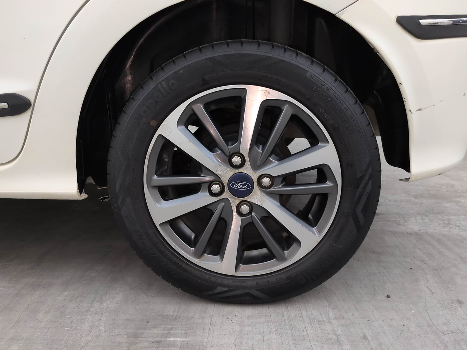 Used 2021 Ford Figo Titanium 1.2 Ti-VCT MT Petrol Manual tyres LEFT REAR TYRE RIM VIEW