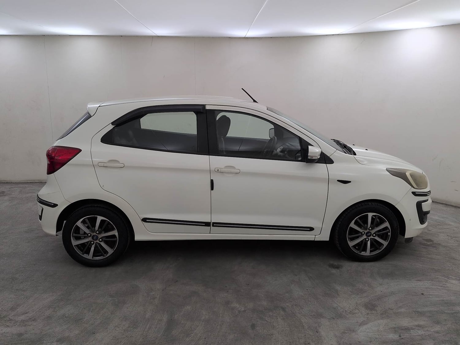 Used 2021 Ford Figo Titanium 1.2 Ti-VCT MT Petrol Manual exterior RIGHT SIDE VIEW