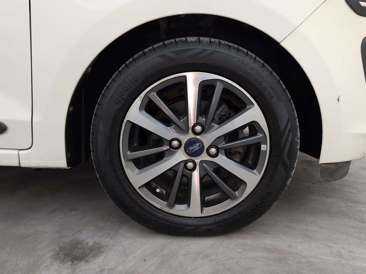 Used 2021 Ford Figo Titanium 1.2 Ti-VCT MT Petrol Manual tyres RIGHT FRONT TYRE RIM VIEW