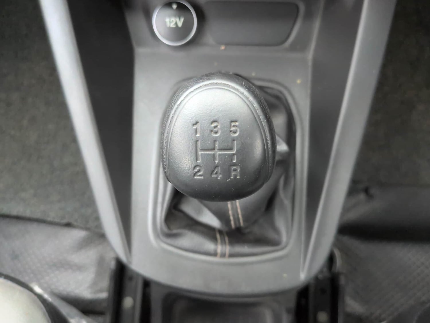 Used 2021 Ford Figo Titanium 1.2 Ti-VCT MT Petrol Manual interior GEAR  KNOB VIEW