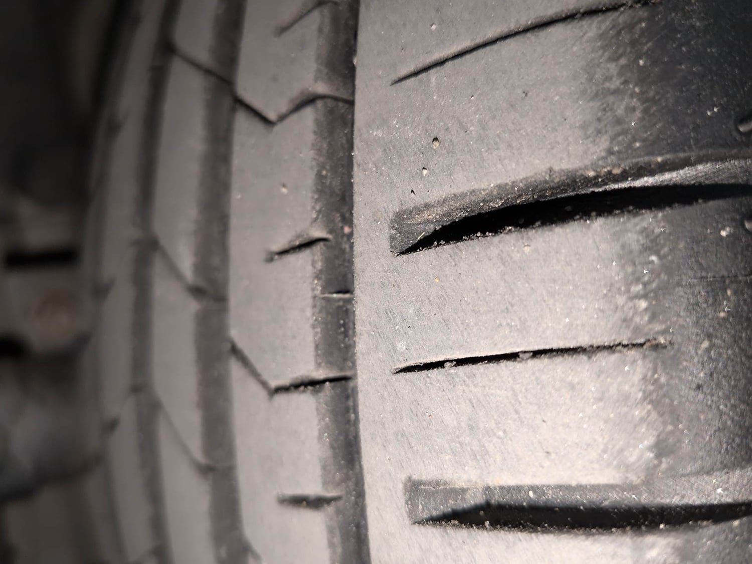 Used 2021 Ford Figo Titanium 1.2 Ti-VCT MT Petrol Manual tyres LEFT FRONT TYRE TREAD VIEW