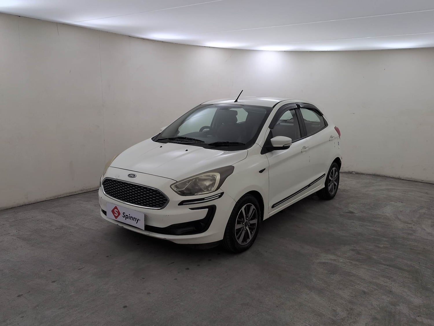 Used 2021 Ford Figo Titanium 1.2 Ti-VCT MT Petrol Manual exterior LEFT FRONT CORNER VIEW
