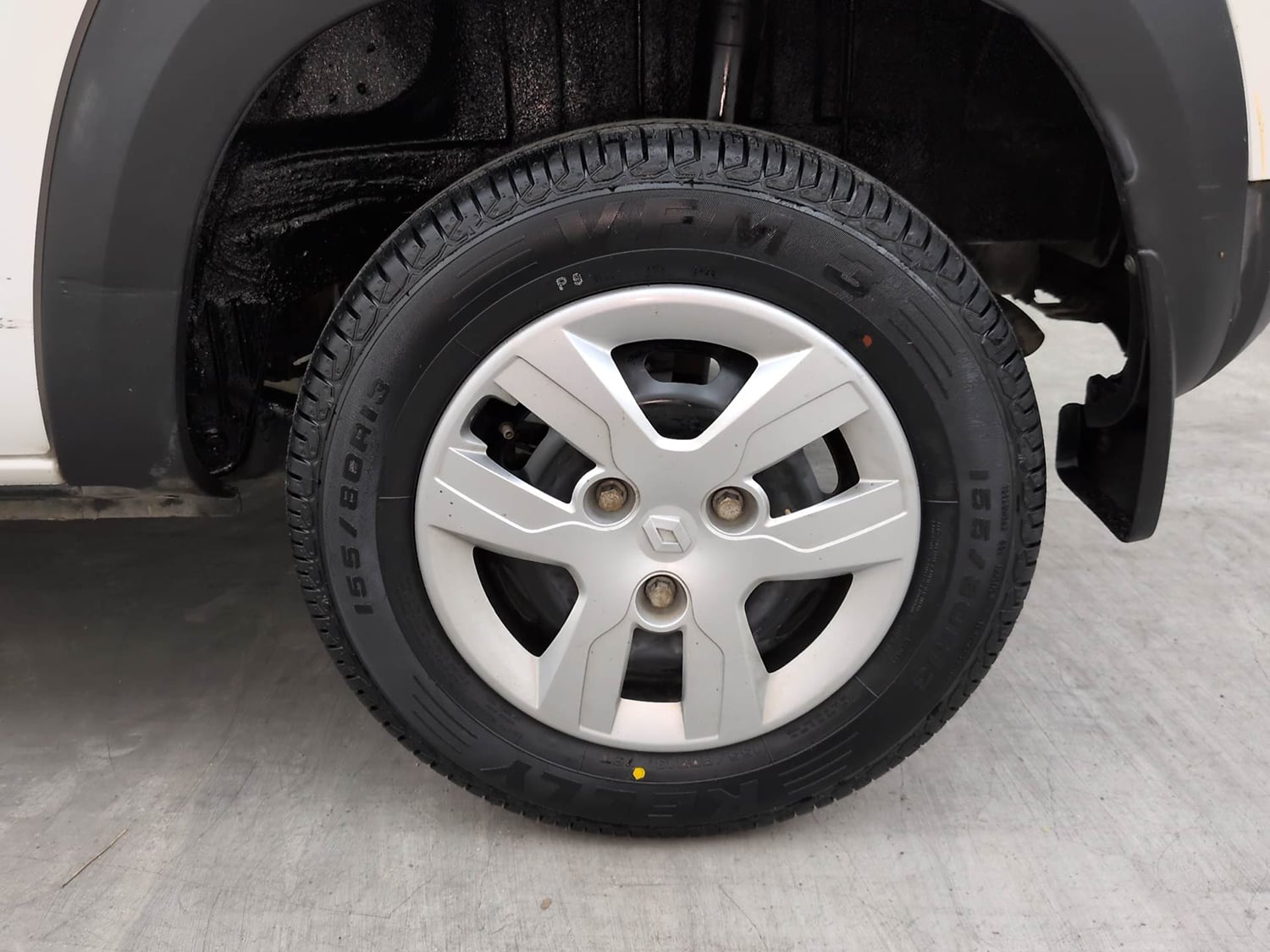 Used 2016 Renault Kwid RXT Petrol Manual tyres LEFT REAR TYRE RIM VIEW