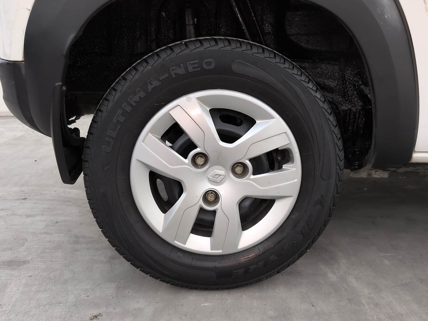 Used 2016 Renault Kwid RXT Petrol Manual tyres RIGHT REAR TYRE RIM VIEW