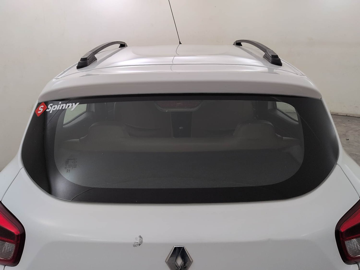 Used 2016 Renault Kwid RXT Petrol Manual exterior BACK WINDSHIELD VIEW