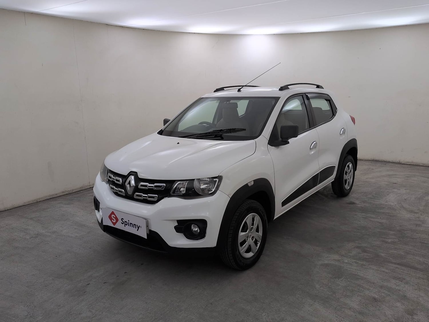 Used 2016 Renault Kwid RXT Petrol Manual exterior LEFT FRONT CORNER VIEW