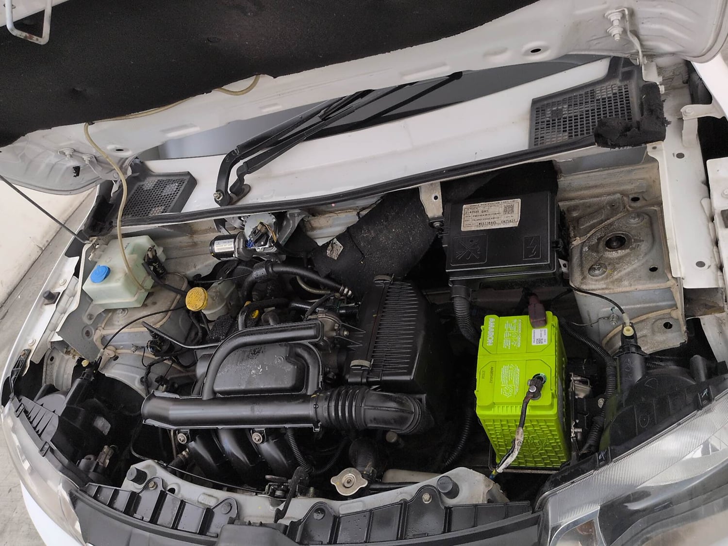 Used 2016 Renault Kwid RXT Petrol Manual engine ENGINE LEFT SIDE VIEW