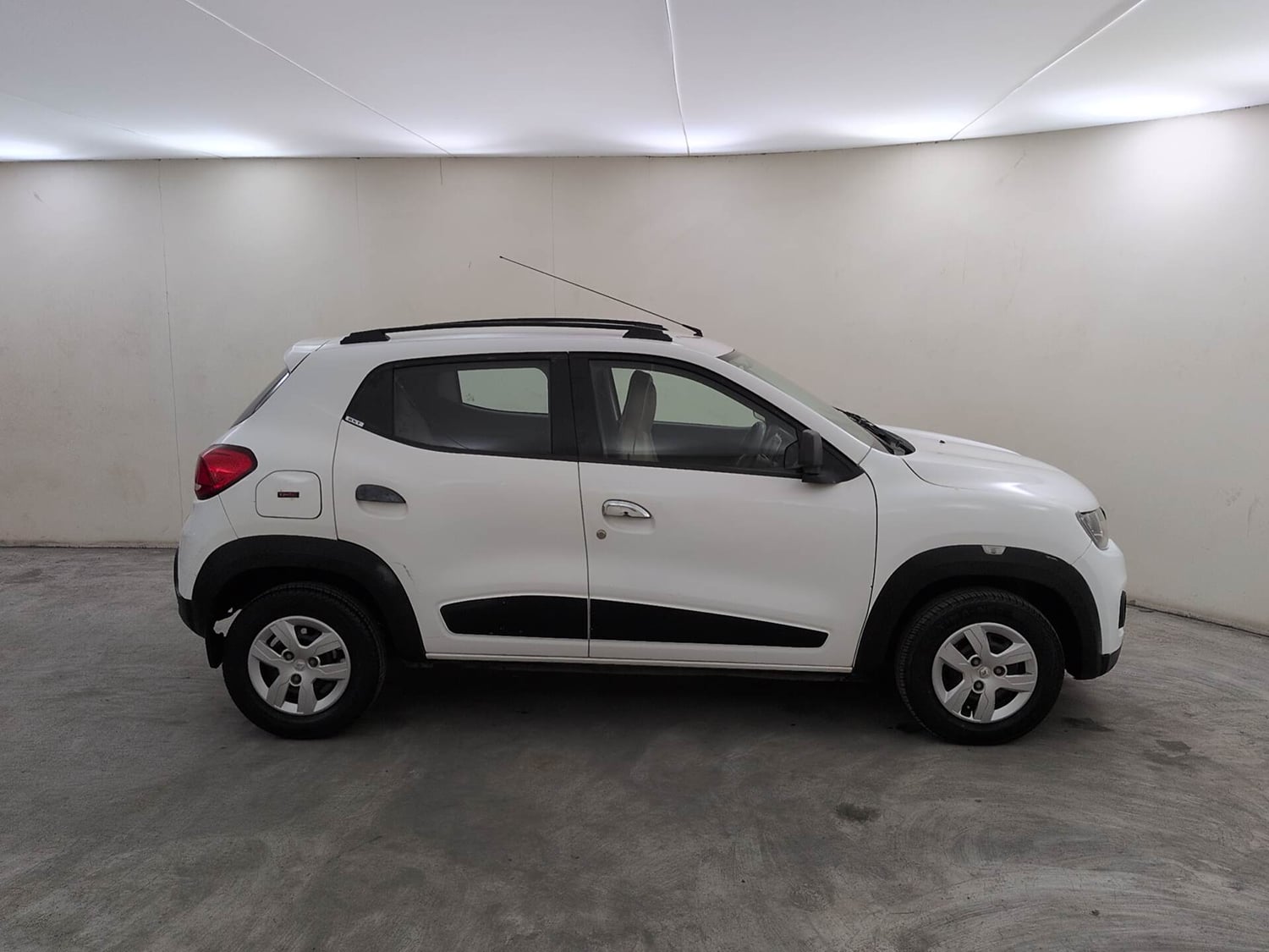 Used 2016 Renault Kwid RXT Petrol Manual exterior RIGHT SIDE VIEW