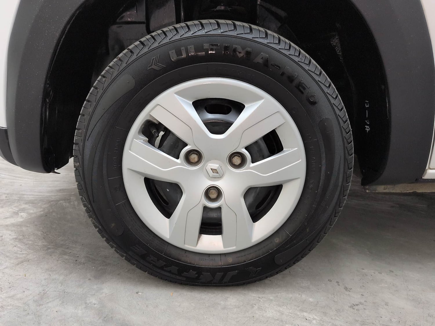 Used 2016 Renault Kwid RXT Petrol Manual tyres LEFT FRONT TYRE RIM VIEW