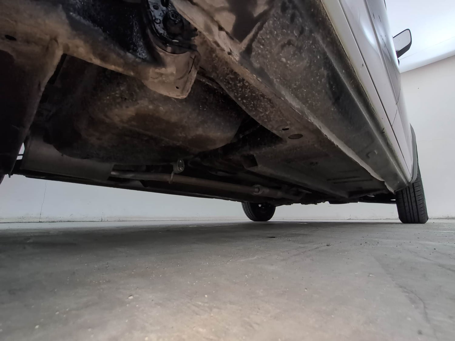 Used 2016 Renault Kwid RXT Petrol Manual extra REAR RIGHT UNDERBODY VIEW
