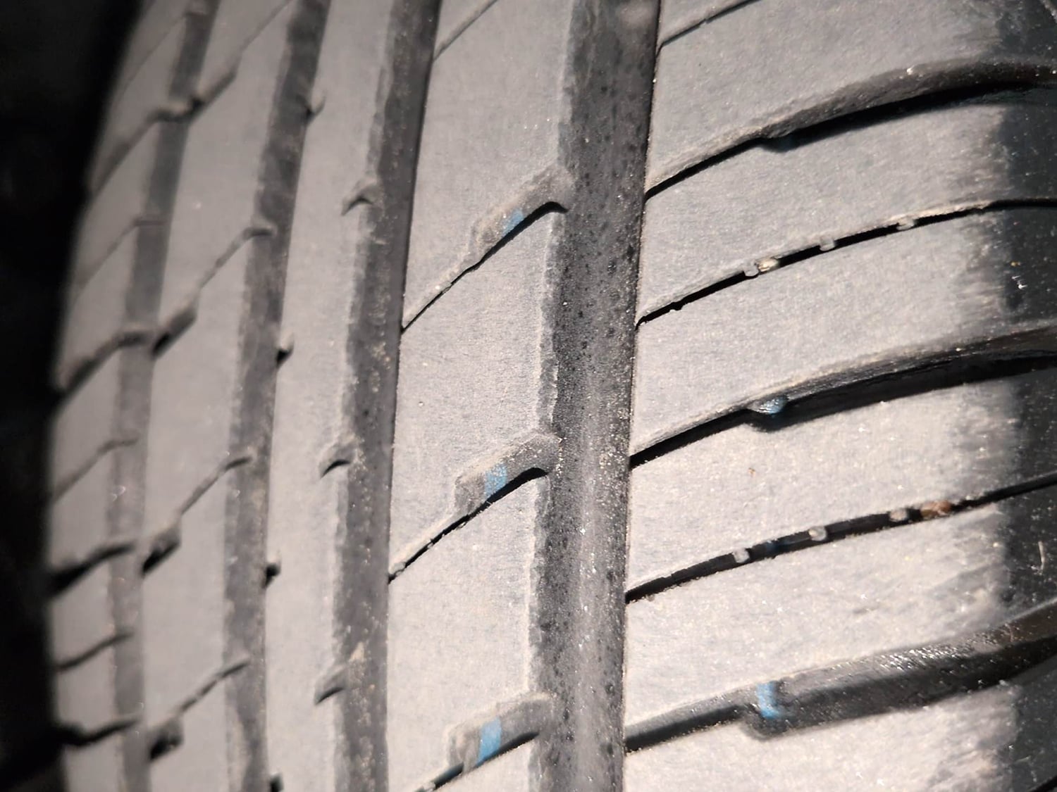 Used 2016 Renault Kwid RXT Petrol Manual tyres LEFT FRONT TYRE TREAD VIEW