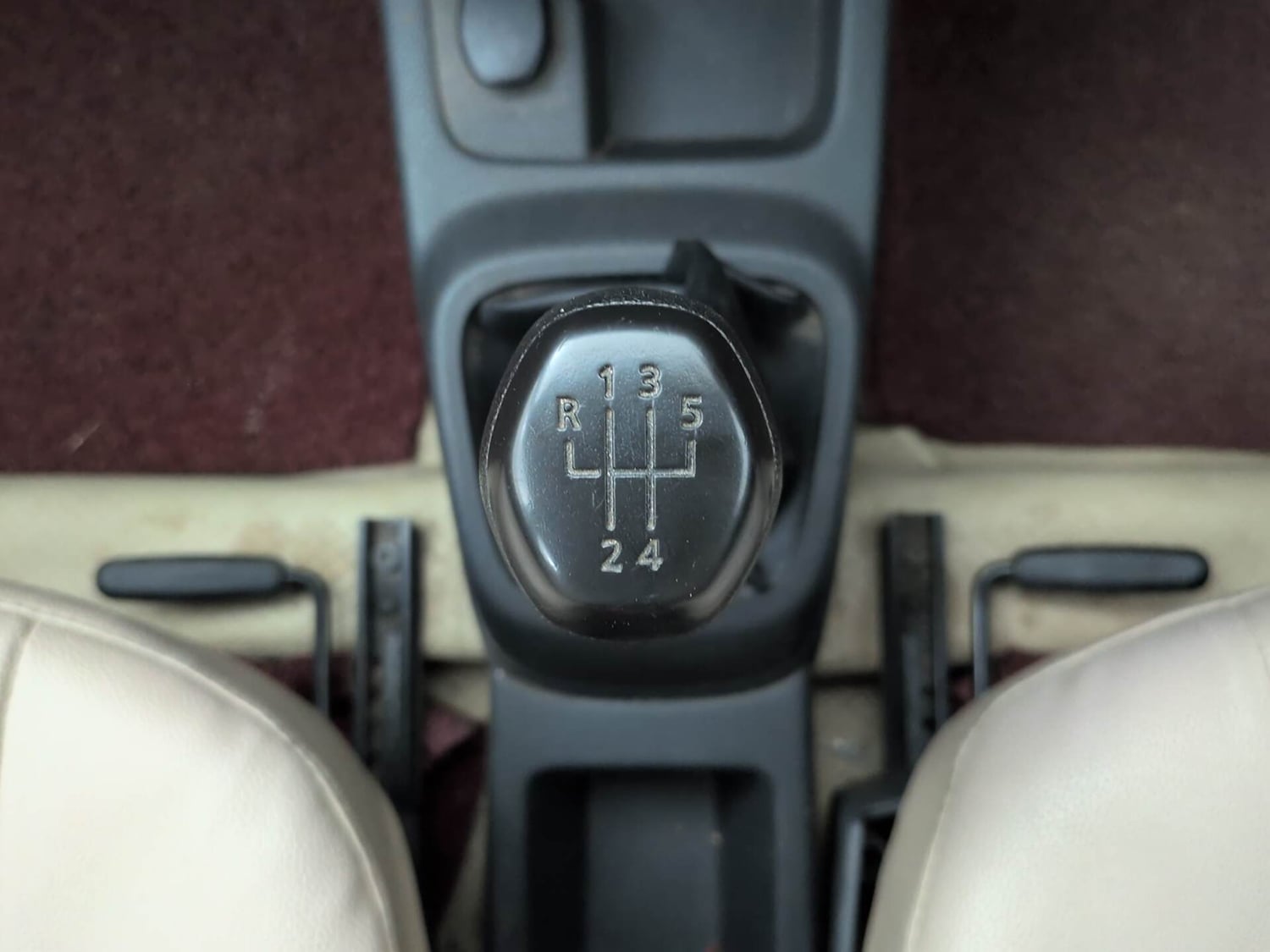 Used 2016 Renault Kwid RXT Petrol Manual interior GEAR  KNOB VIEW
