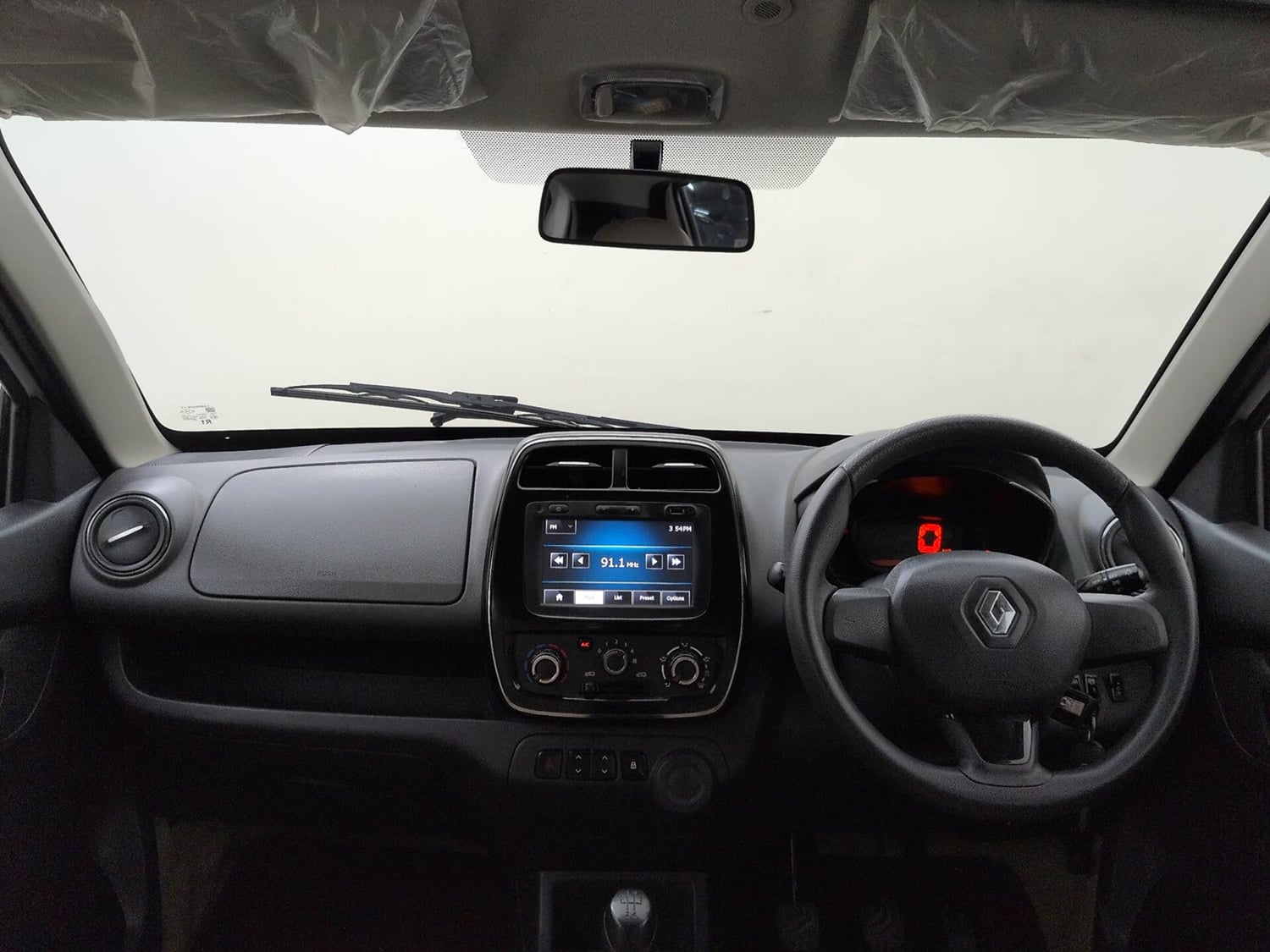 Used 2016 Renault Kwid RXT Petrol Manual interior DASHBOARD VIEW