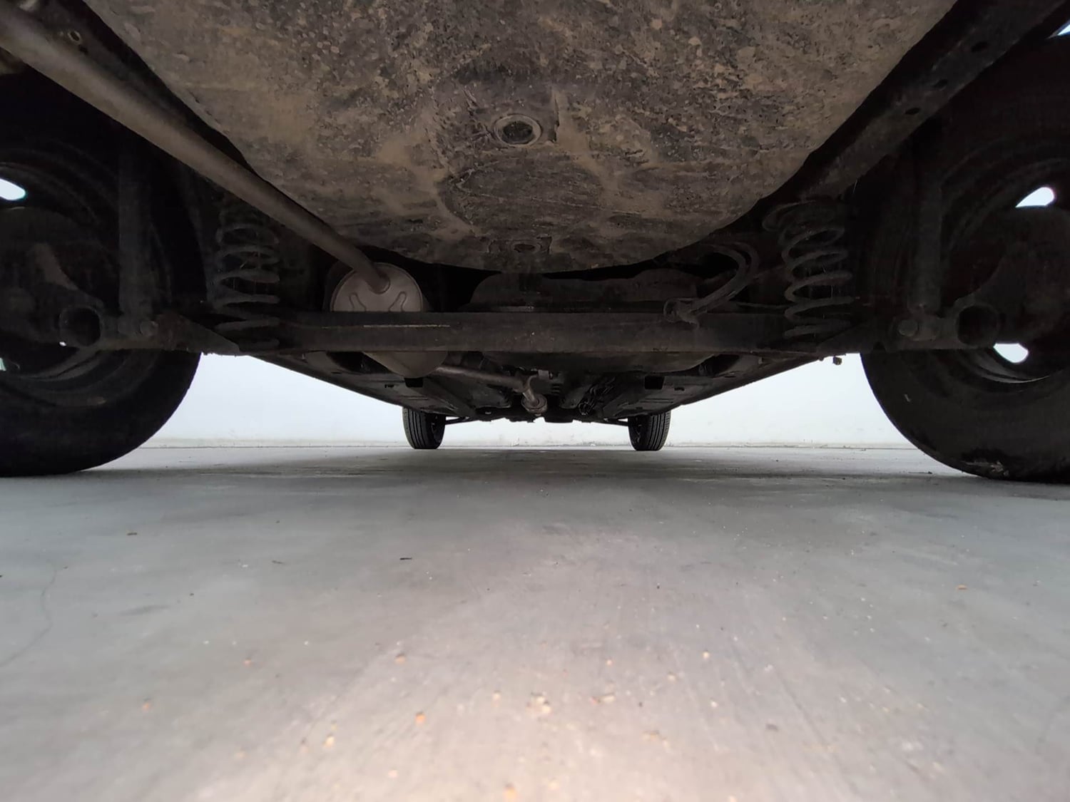 Used 2016 Renault Kwid RXT Petrol Manual extra REAR UNDERBODY VIEW (TAKEN FROM REAR)