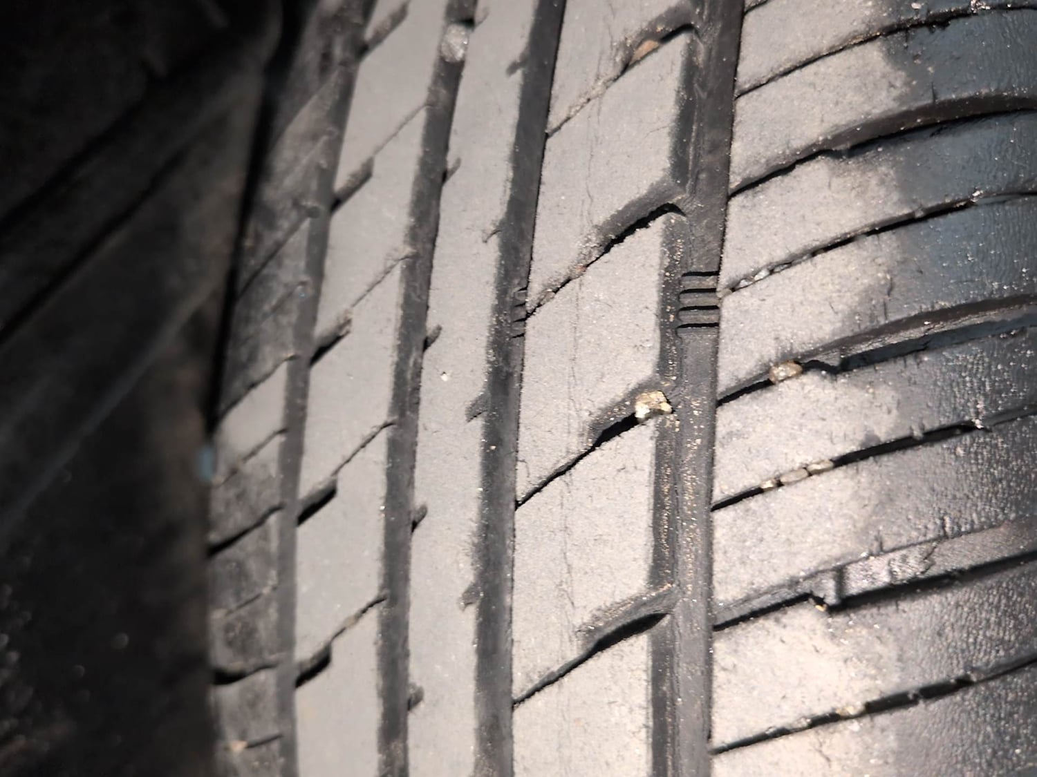 Used 2016 Renault Kwid RXT Petrol Manual tyres RIGHT REAR TYRE TREAD VIEW