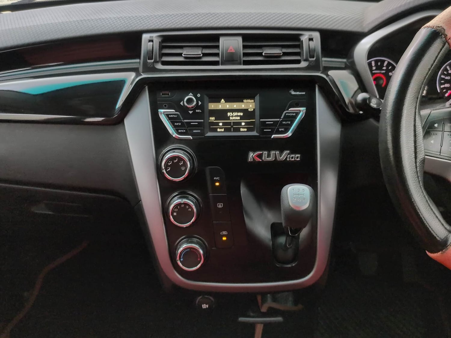 Used 2017 Mahindra KUV100 K8 6 STR Dual Tone Petrol Manual interior MUSIC SYSTEM & AC CONTROL VIEW