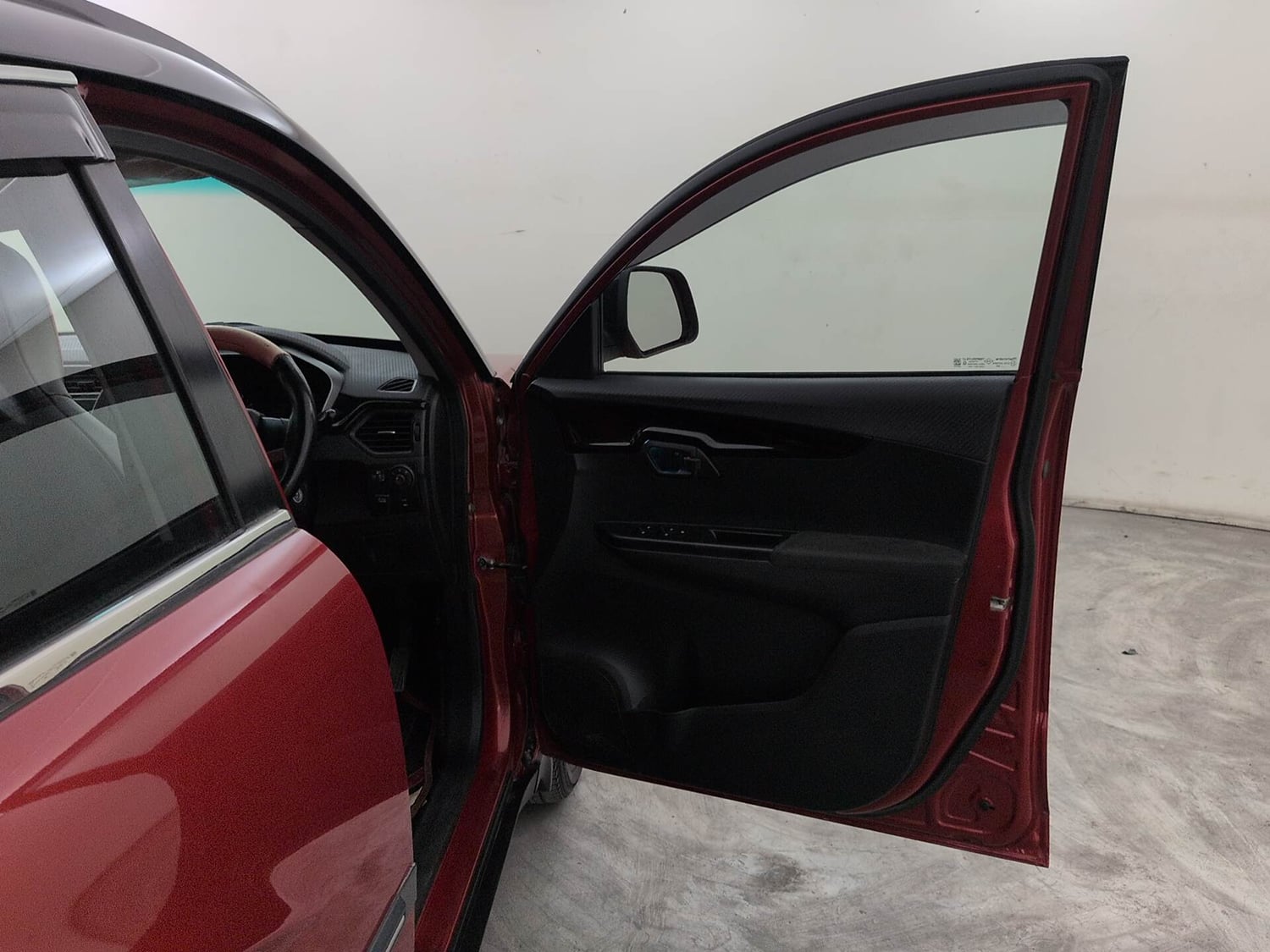 Used 2017 Mahindra KUV100 K8 6 STR Dual Tone Petrol Manual interior RIGHT FRONT DOOR OPEN VIEW