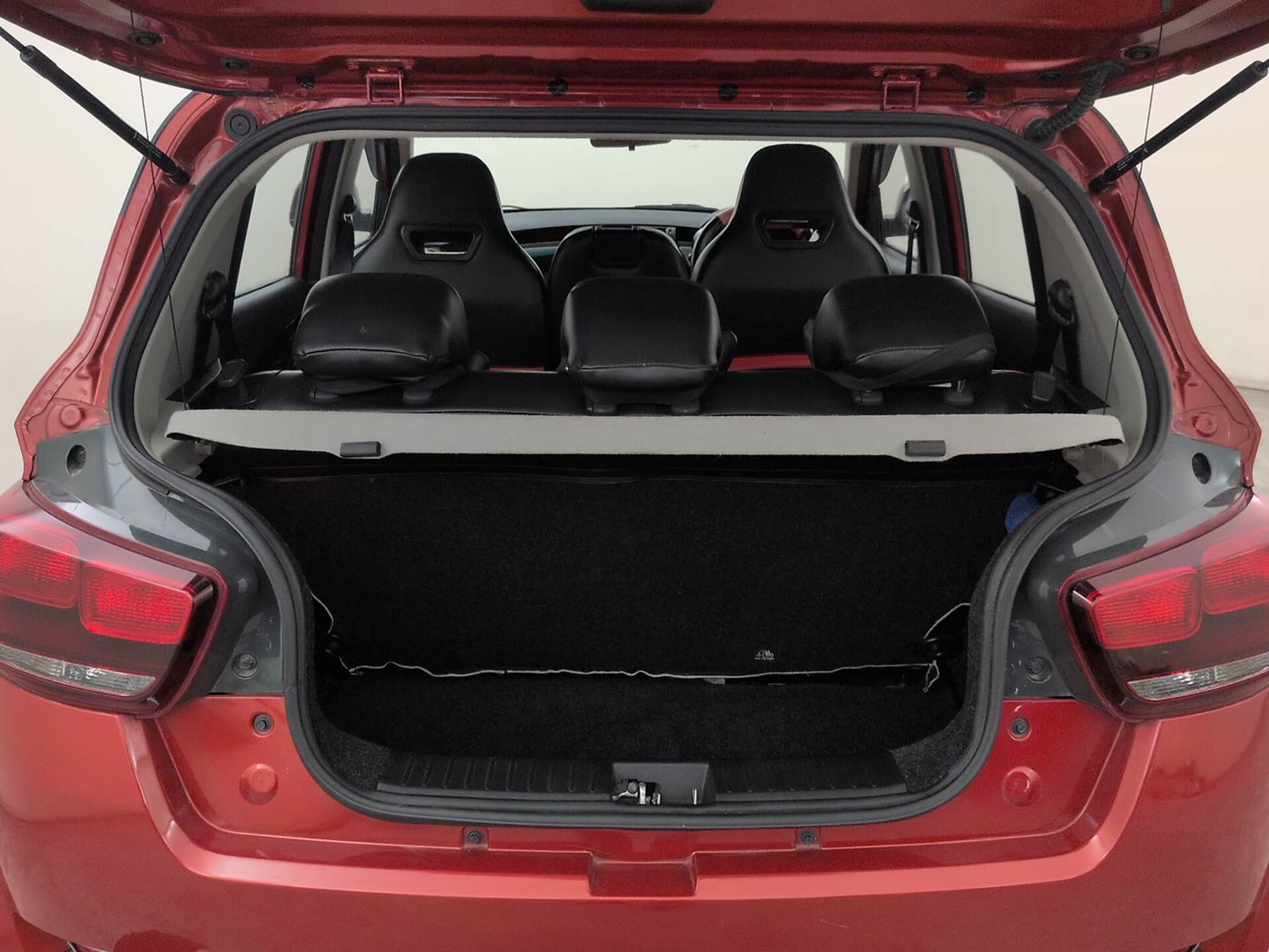 Used 2017 Mahindra KUV100 K8 6 STR Dual Tone Petrol Manual interior DICKY INSIDE VIEW